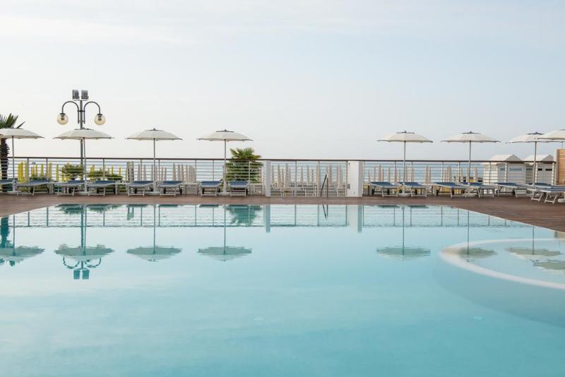 Hotel Cambridge - Havuz