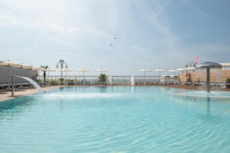 Hotel Cambridge - Havuz