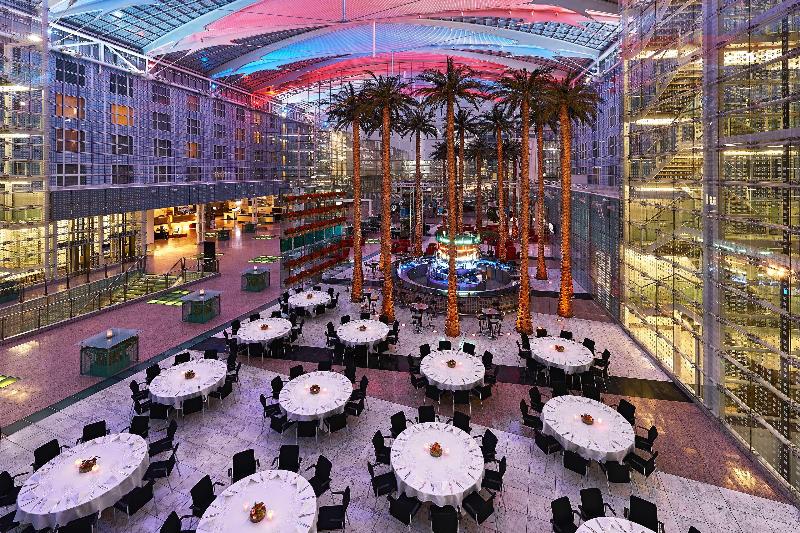 Hilton Munich Airport - Lobi