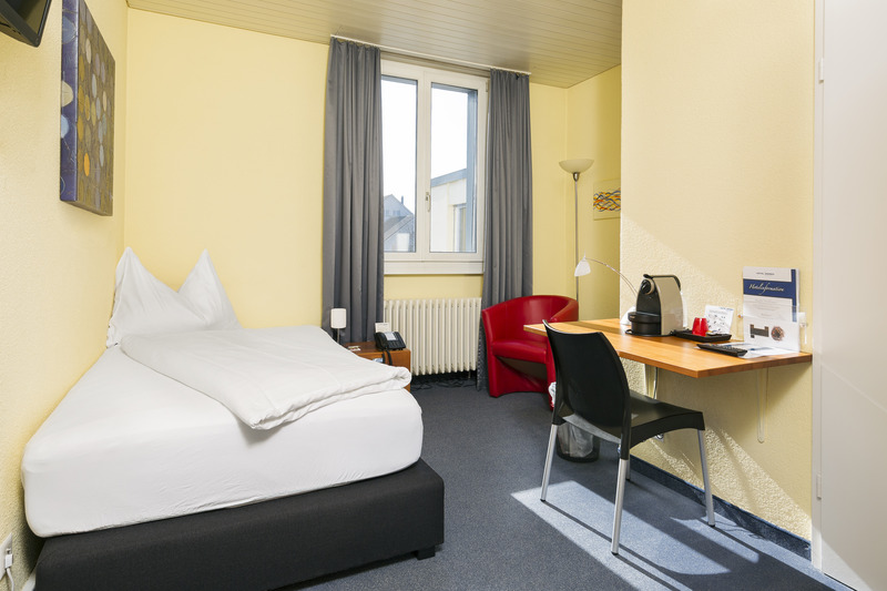 Hotel Bären Suhr - Oda