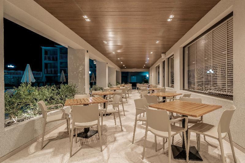 Planos Deluxe - Restoran