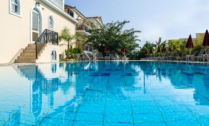 California Beach Hotel - Adults Only - Havuz