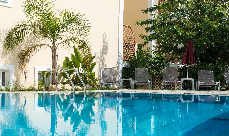 California Beach Hotel - Adults Only - Havuz