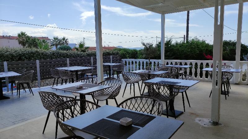 California Beach Hotel - Adults Only - Teras