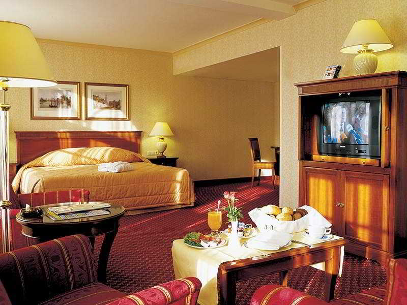 Renaissance Hamburg Hotel fotoÄŸrafÄ±