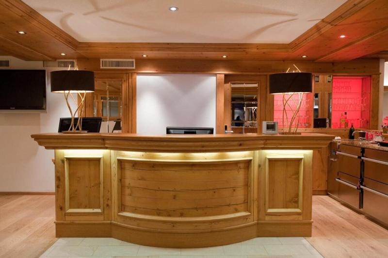 Mountain Paradise - Lobi
