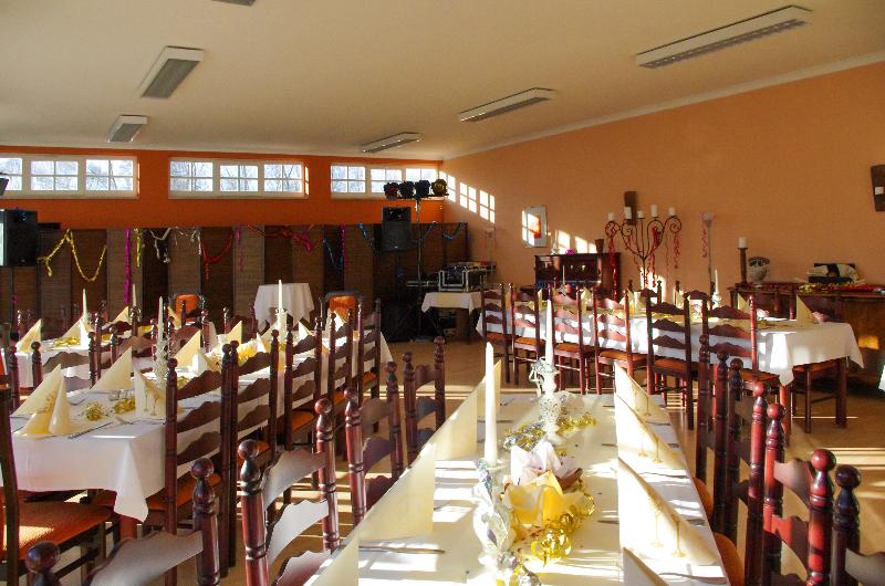 Kains Hof - Toplantı