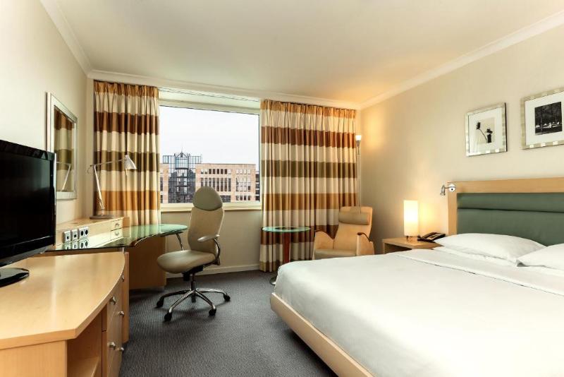 Hilton Dusseldorf - Oda