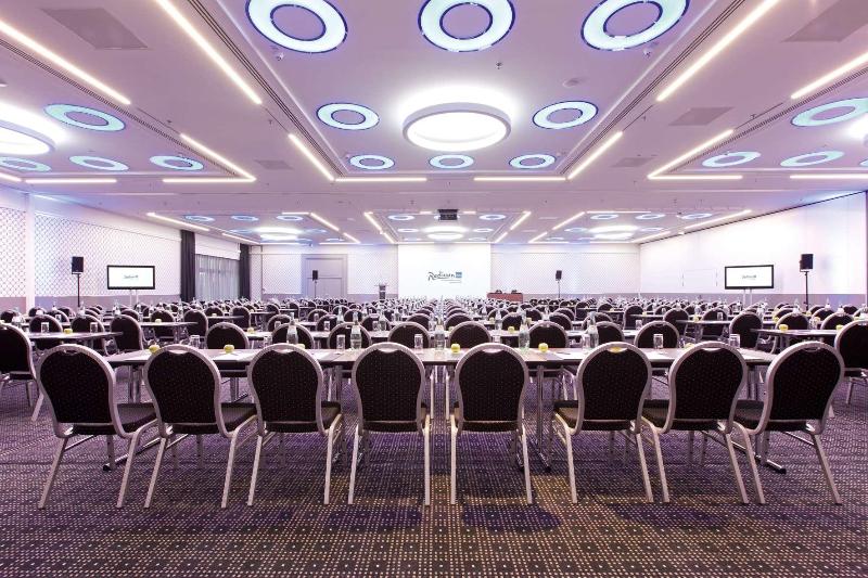 Radisson Blu Conference Hotel Düsseldorf - Toplantı