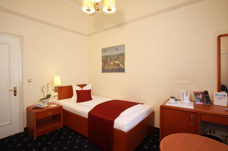 Hotel Monopol - Central Station - Oda