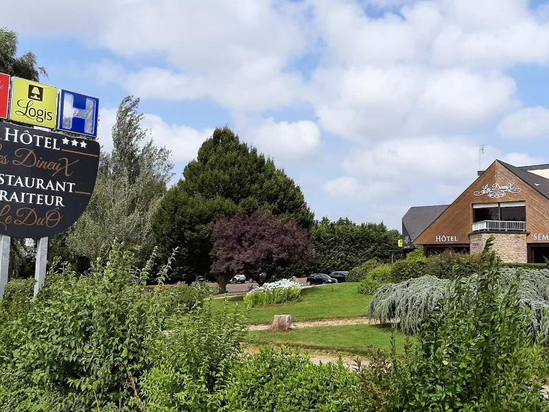 Logis Hôtel les Dineux Village - Lobi