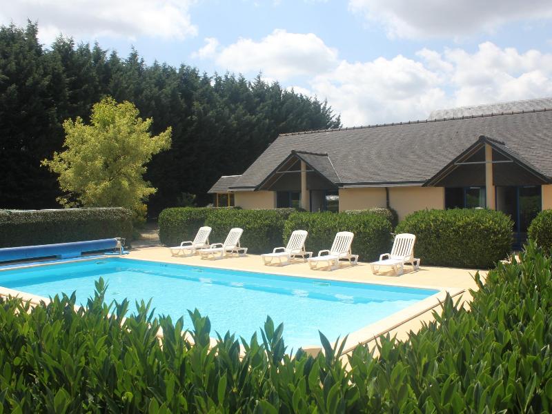 Logis Hôtel les Dineux Village - Lobi