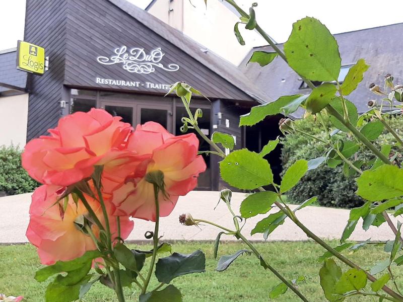 Logis Hôtel les Dineux Village - Genel