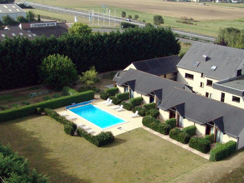 Logis Hôtel les Dineux Village - Genel