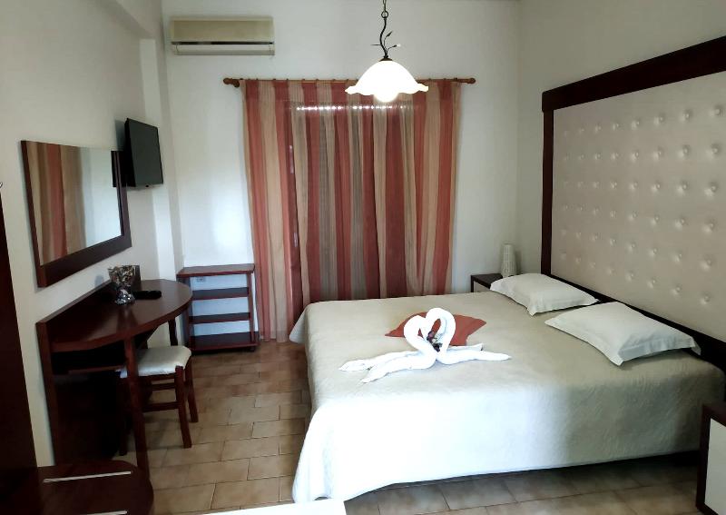 Eleni's Garden & Castello Suites - Oda