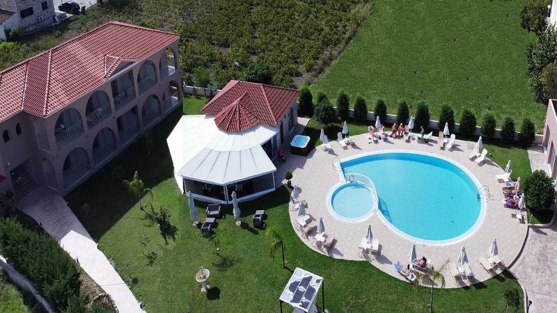 Eleni's Garden & Castello Suites - Restoran