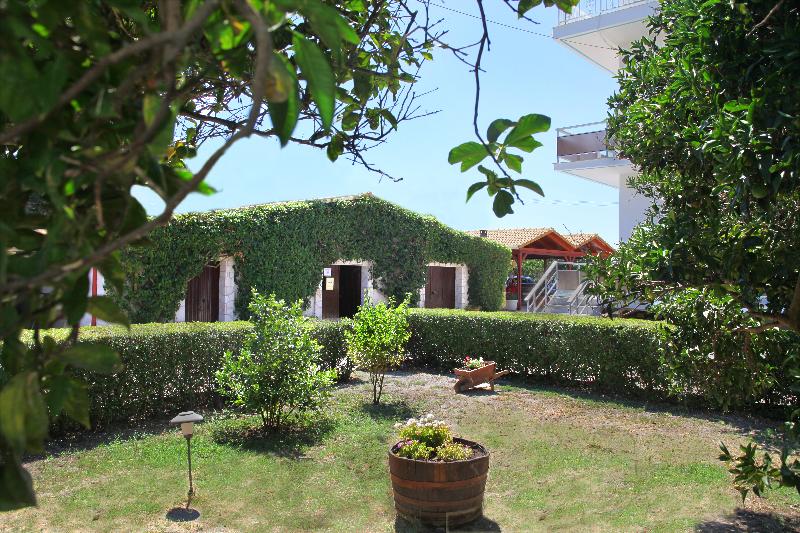 Pettas Apartments - Genel