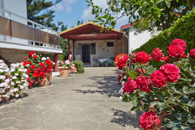 Pettas Apartments - Genel