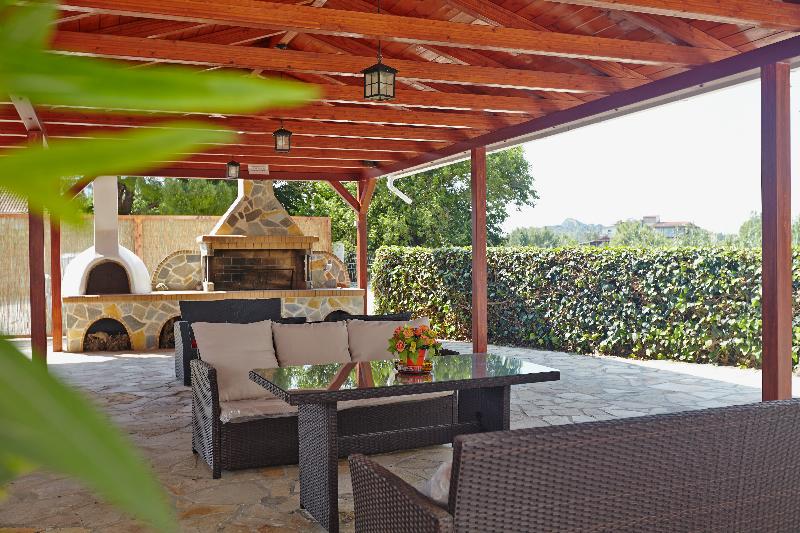 Pettas Apartments - Genel