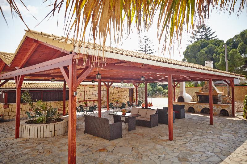 Pettas Apartments - Genel