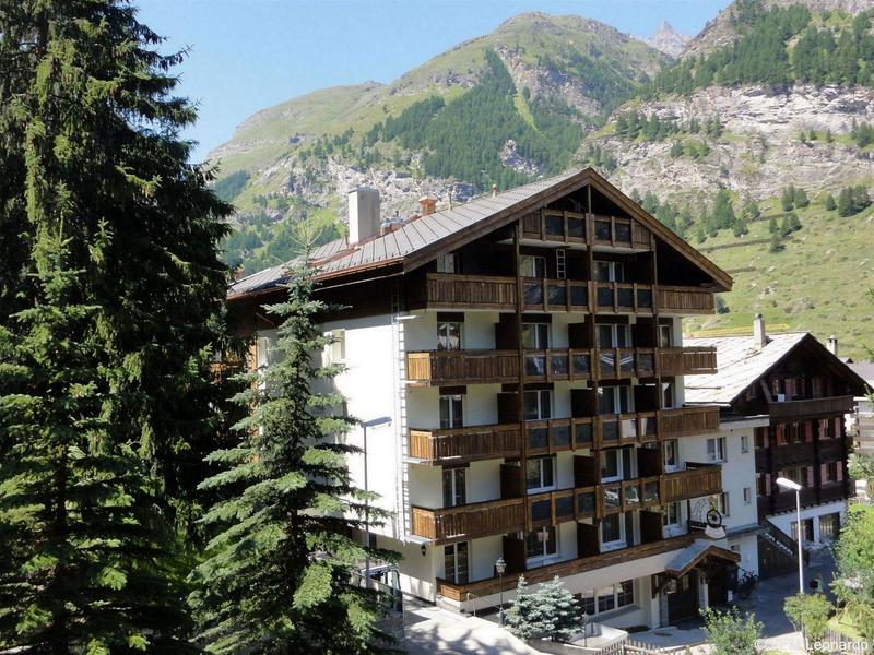 Hotel Holiday Zermatt - Genel