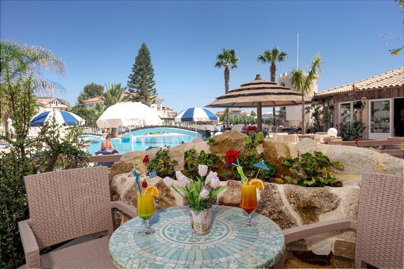 Antonis Apartments Pool Bar - Oda