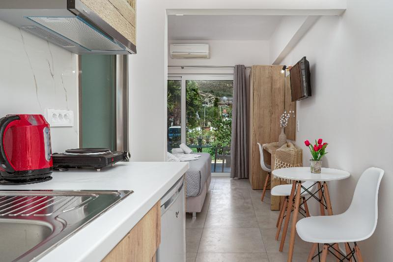 Antonis Apartments Pool Bar - Oda