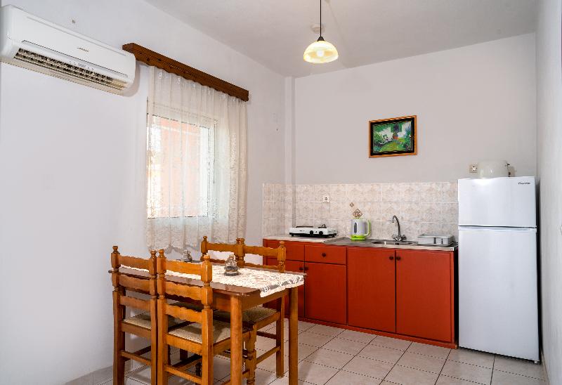 Antonis Apartments Pool Bar - Oda