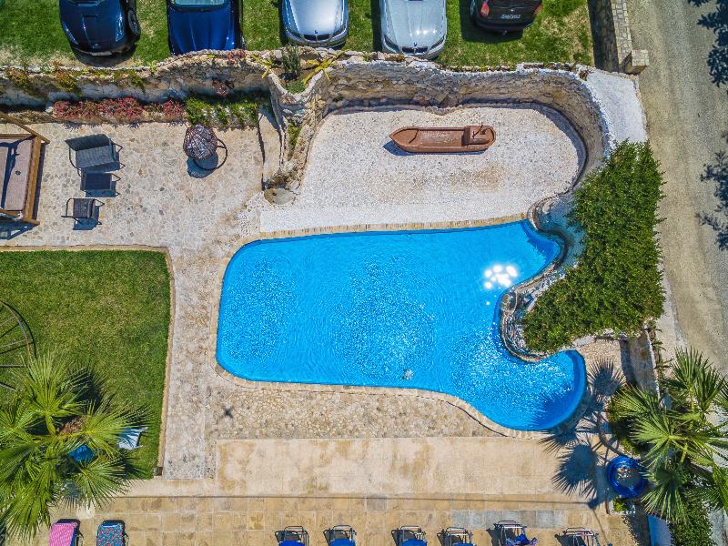 Antonis Apartments Pool Bar - Havuz