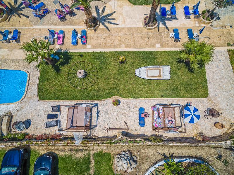 Antonis Apartments Pool Bar - Havuz