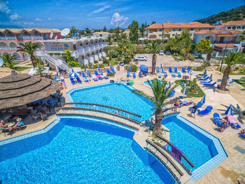 Antonis Apartments Pool Bar - Havuz