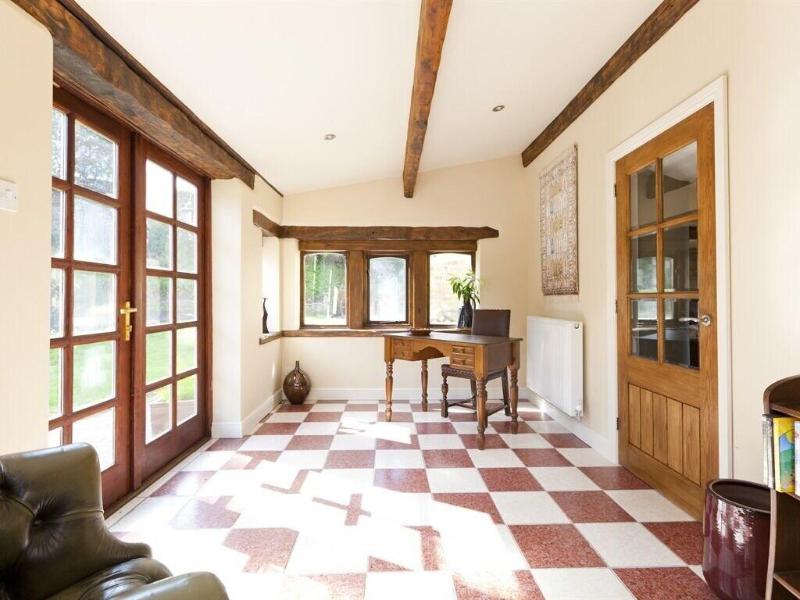 Throstle Nest Farm - Lobi