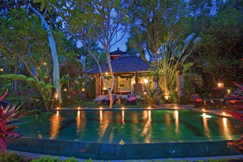 The Mahogany Villa - Genel
