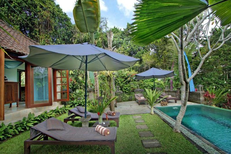 The Mahogany Villa - Genel