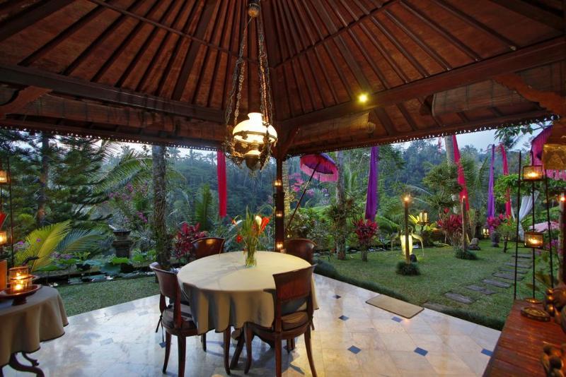 The Mahogany Villa - Genel