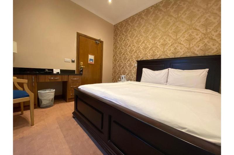 Baylis House Hotel - Genel