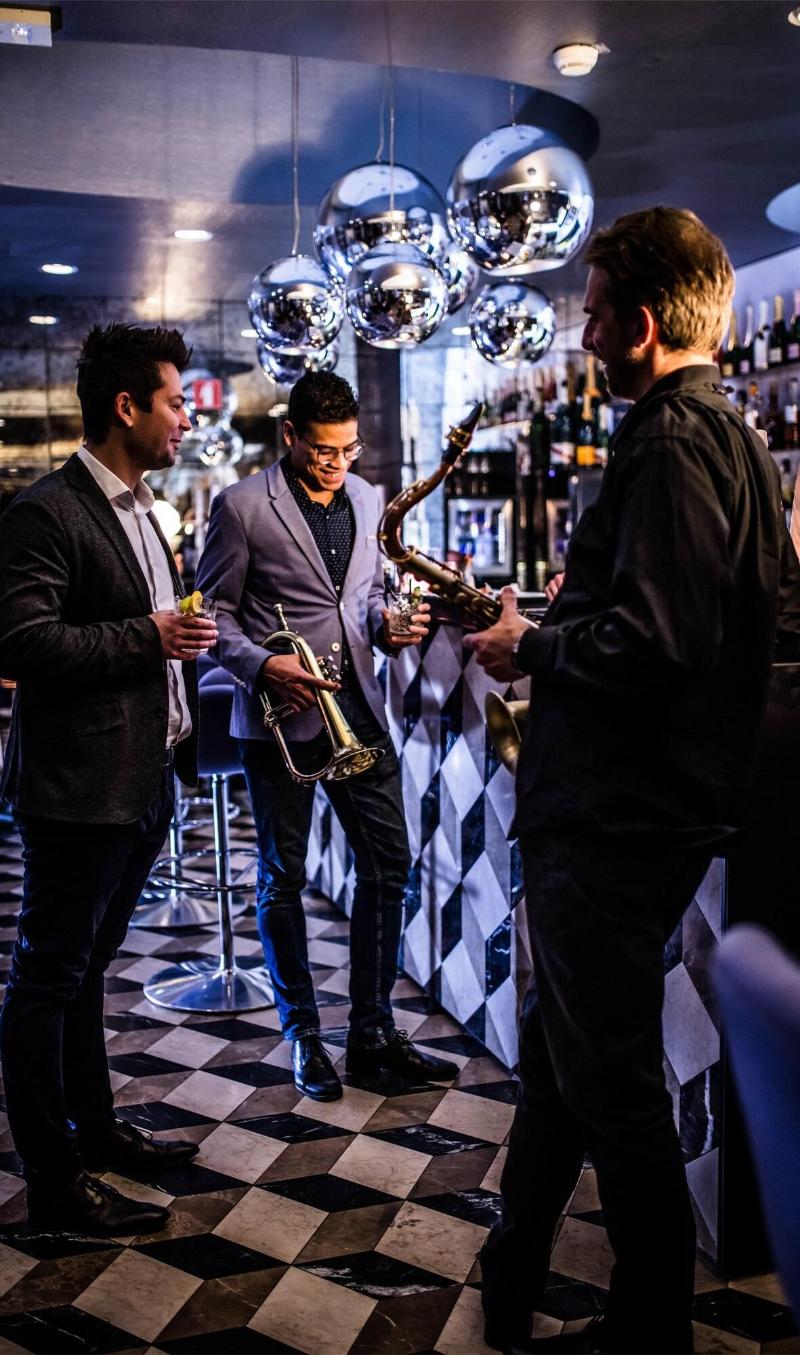 Vander Urbani Resort - Bar