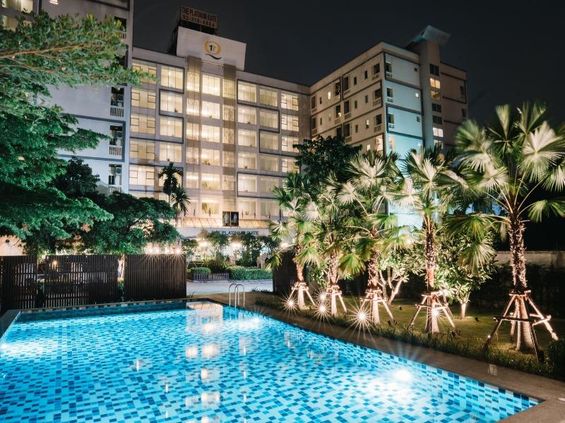 The Platinum Suite Bangkok - Havuz
