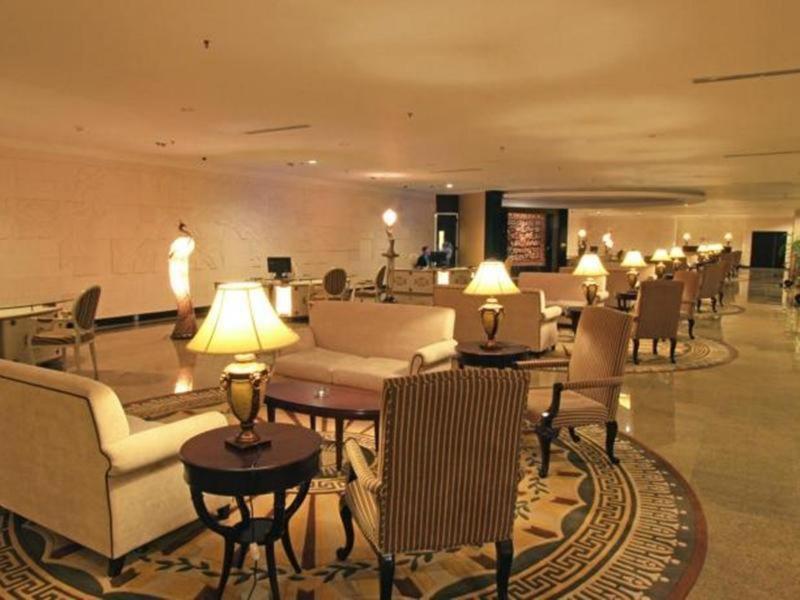 Harmoni One Convention & Service Apartment - Lobi