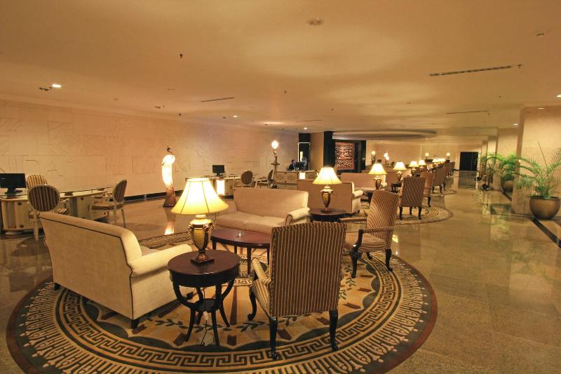 Harmoni One Convention & Service Apartment - Lobi