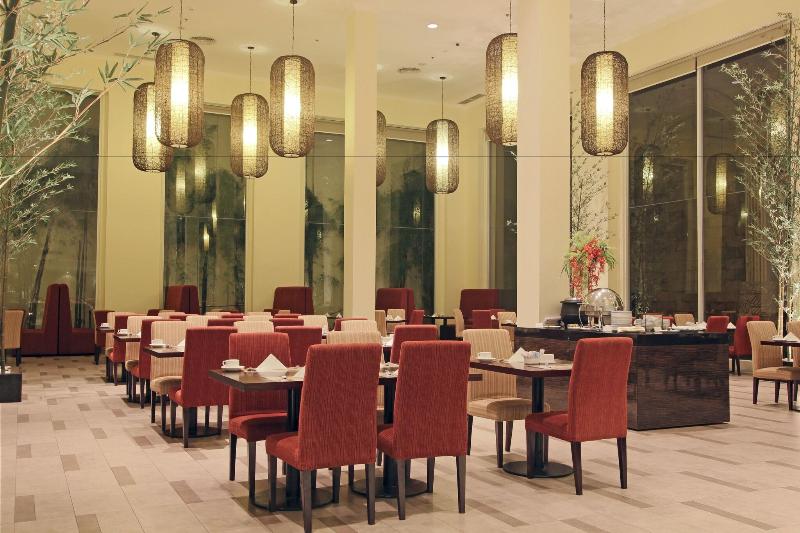 Harmoni One Convention & Service Apartment - Restoran