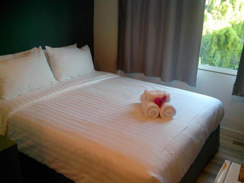 Nantra Ploenchit - Genel