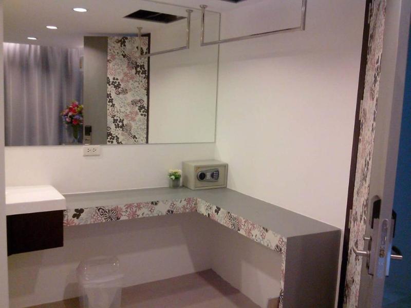 Nantra Ploenchit - Genel