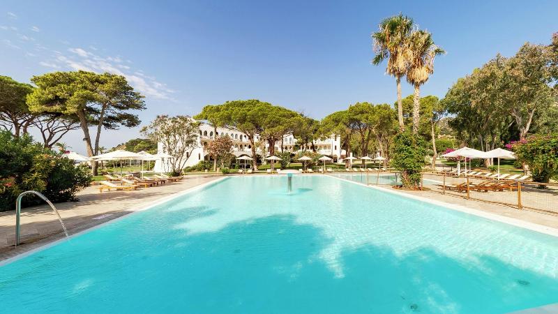 Falkensteiner Resort Capo Boi - Havuz