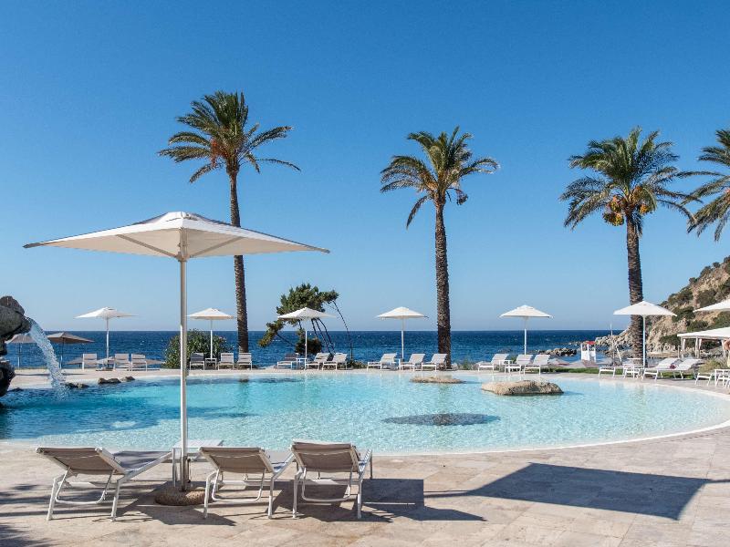 Falkensteiner Resort Capo Boi - Havuz