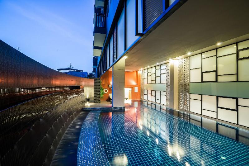 Beyond Suite Hotel - Havuz