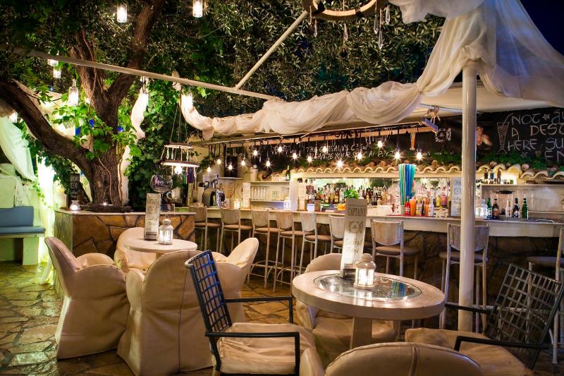 Captain House - Bar