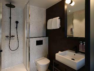 TRIBE Paris Batignolles fotoÄŸrafÄ±