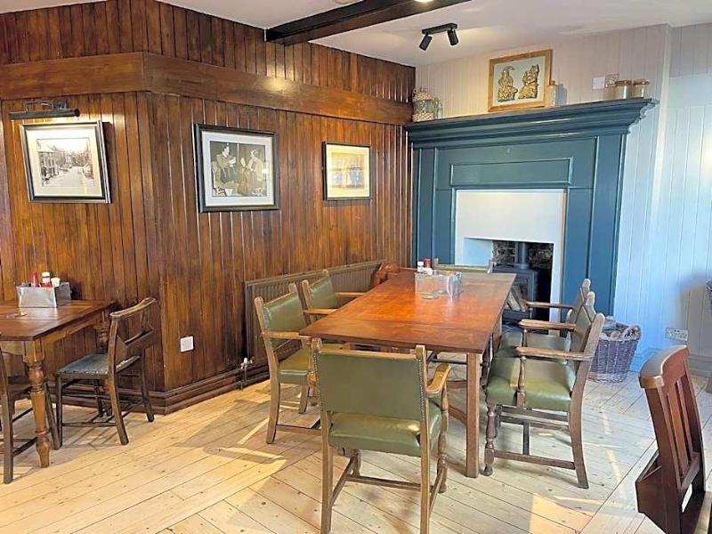 Punch House Monmouth - Genel