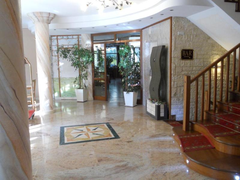 Lola Piccolo Hotel - Lobi